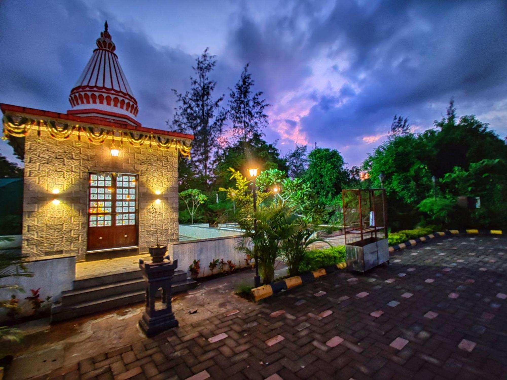Pushpam Sanskruti Resort Karjat - A Pure Veg Resort Dhamni Eksteriør bilde