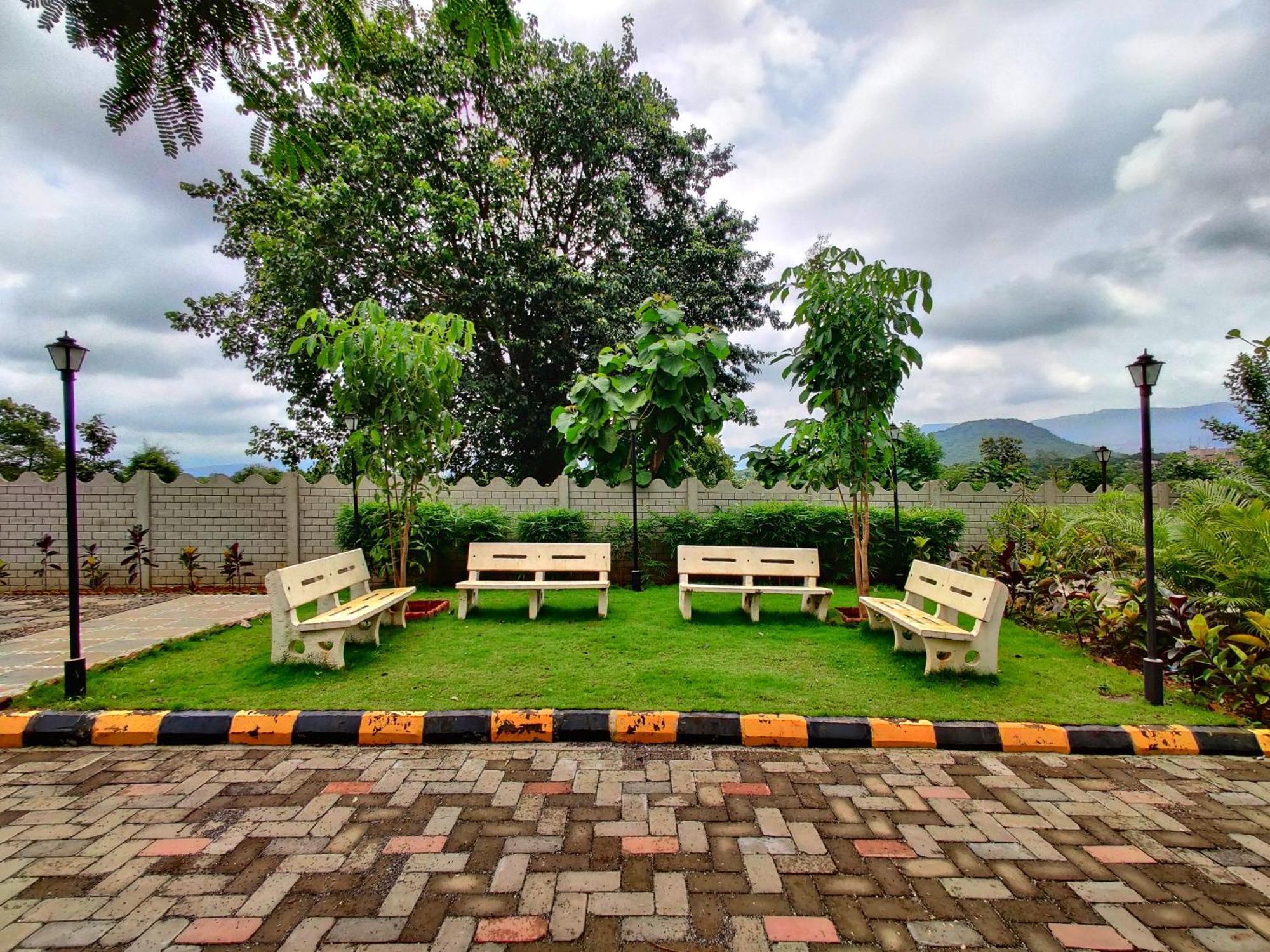 Pushpam Sanskruti Resort Karjat - A Pure Veg Resort Dhamni Eksteriør bilde