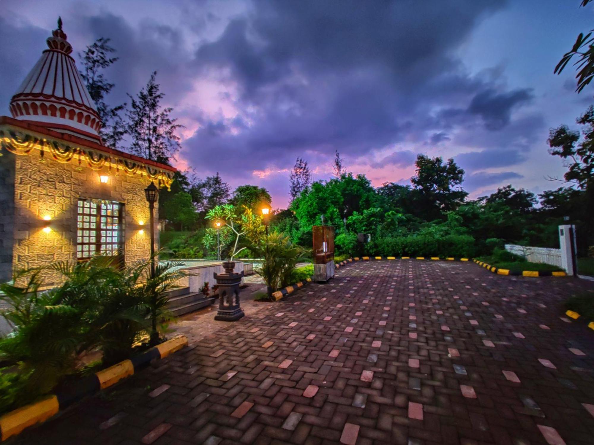 Pushpam Sanskruti Resort Karjat - A Pure Veg Resort Dhamni Eksteriør bilde