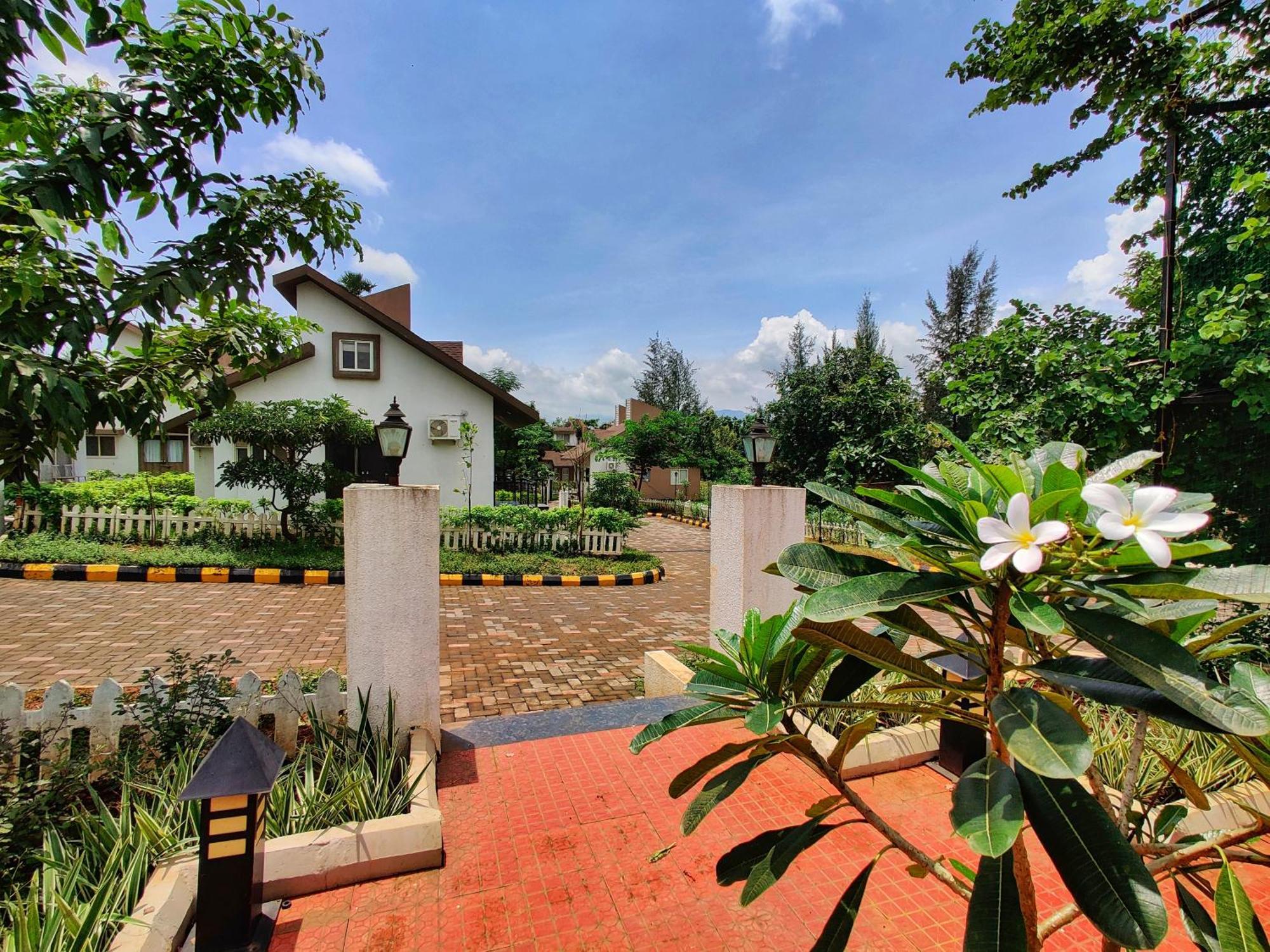 Pushpam Sanskruti Resort Karjat - A Pure Veg Resort Dhamni Eksteriør bilde