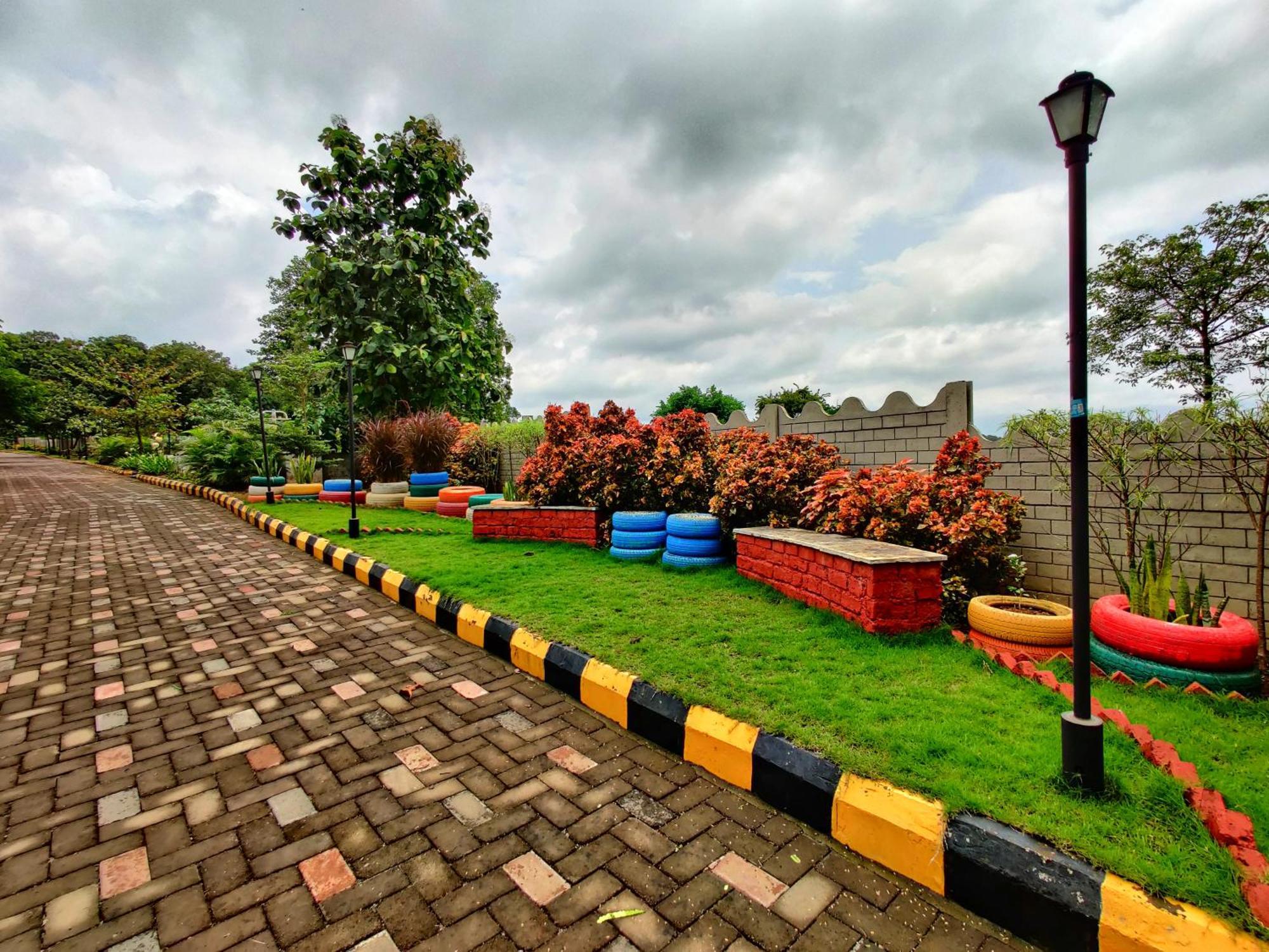Pushpam Sanskruti Resort Karjat - A Pure Veg Resort Dhamni Eksteriør bilde