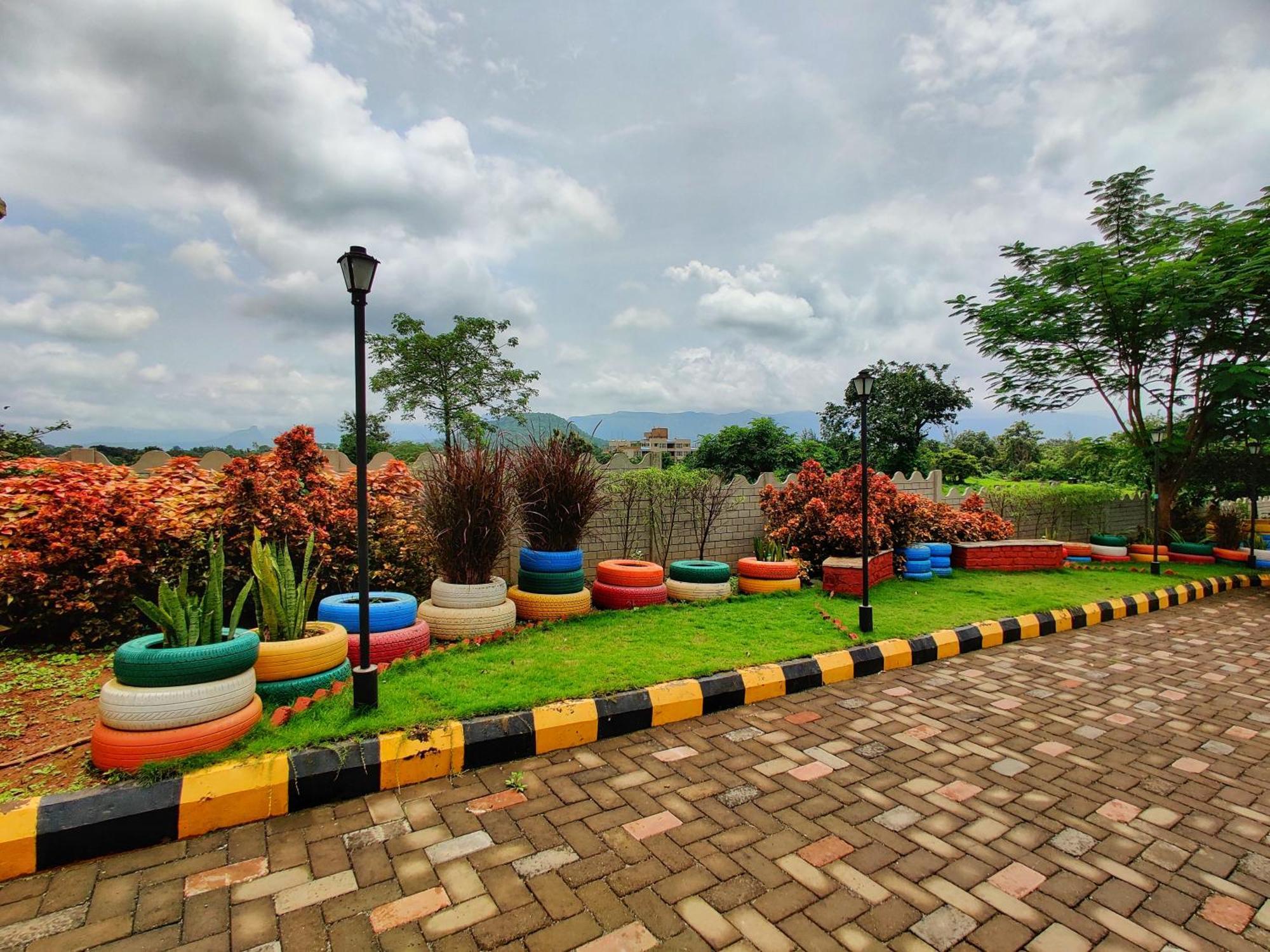 Pushpam Sanskruti Resort Karjat - A Pure Veg Resort Dhamni Eksteriør bilde